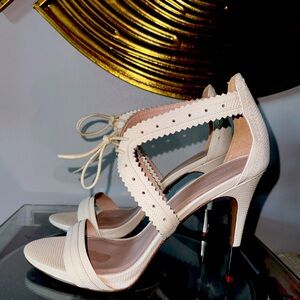 Pour La Victoire White Shanna Heel Sandal Size 9.5 Feminine